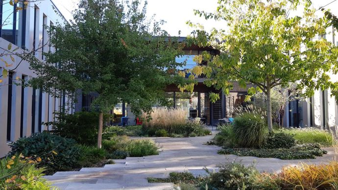 Le siège de la Maaf, à Niort (79), fait partie des nouveaux entrants dans la liste des labellisés Ecojardin 2021. © Oerade-Breche